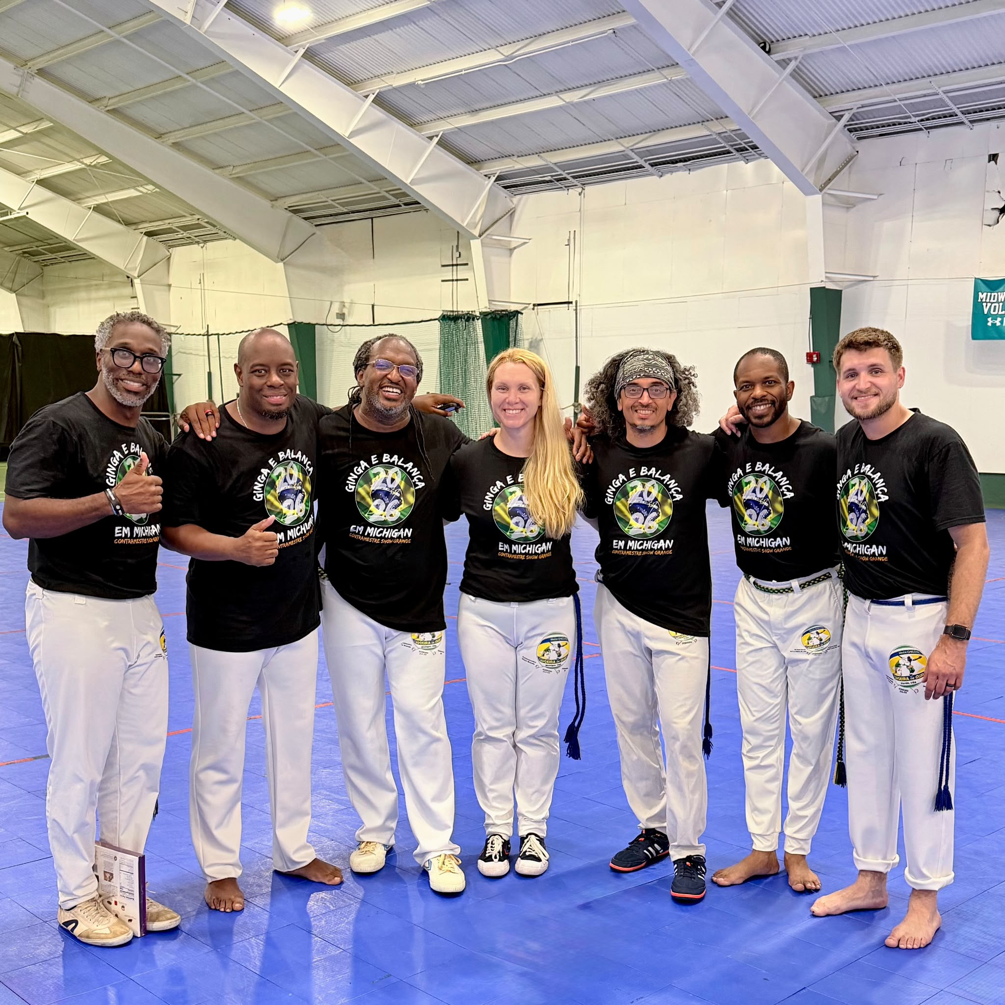 Two Capoeira players sharing a game in a roda